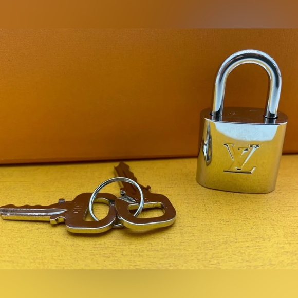 Louis Vuitton Silver Lock and Key ~ RARE! 🔓🔑 Necklace Charm or Adorn Handbag - Picture 11 of 16